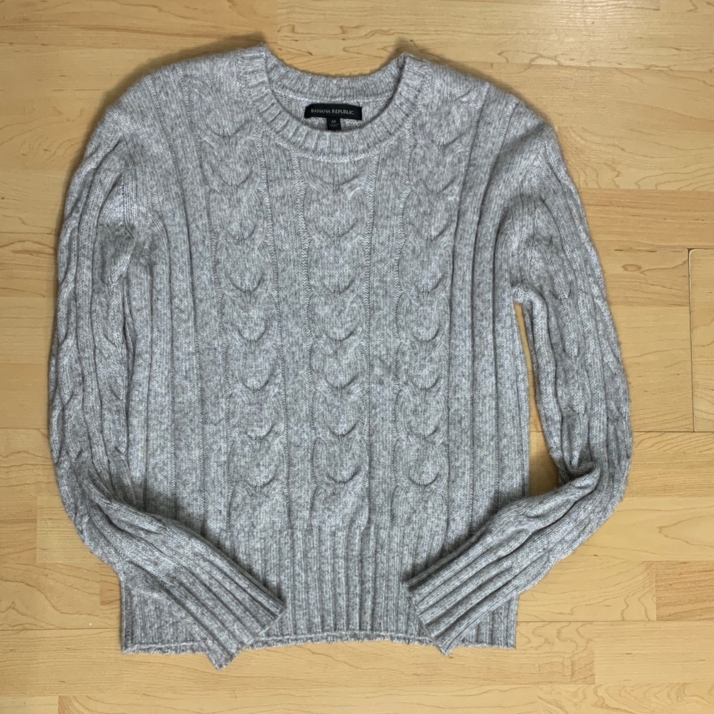 Banana Republic Light Gray Crewneck Sweater